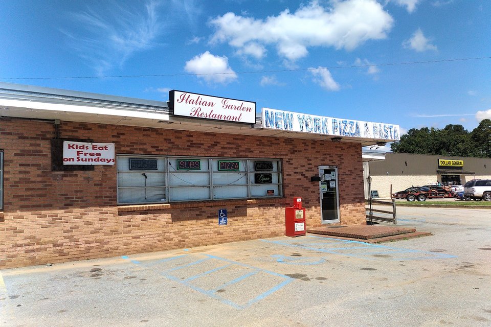 Exterior view of an Italian restaurant on US-321.